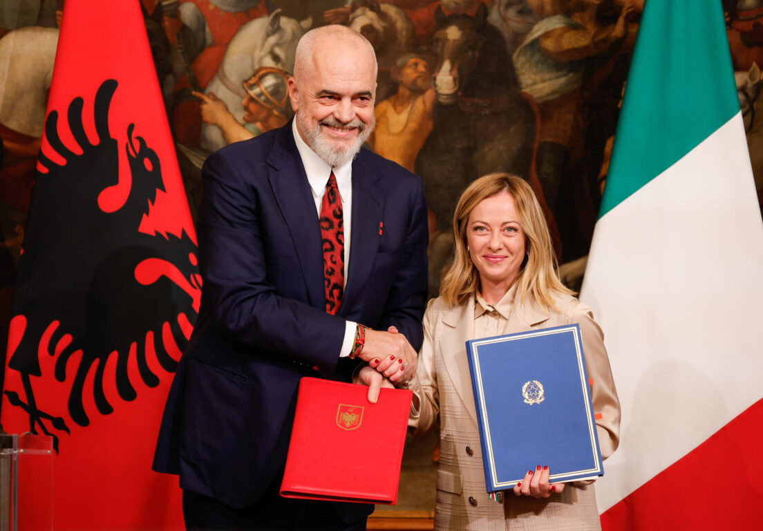 I costi e i dubbi dell’accordo Italia- Albania sui migranti